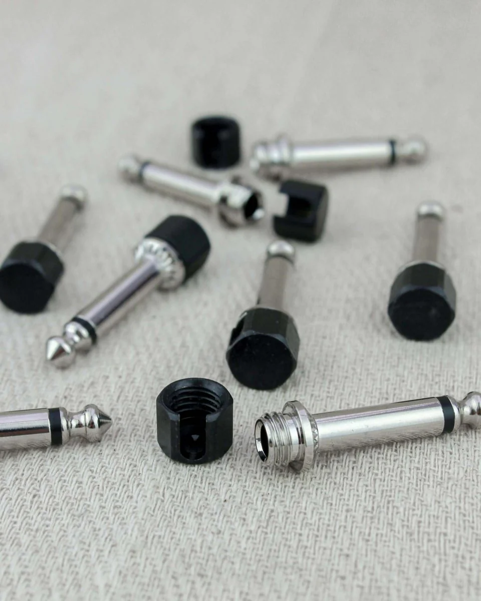 Evidence Audio SIS DIY Solderless Right Angle Connector Black - Image 4